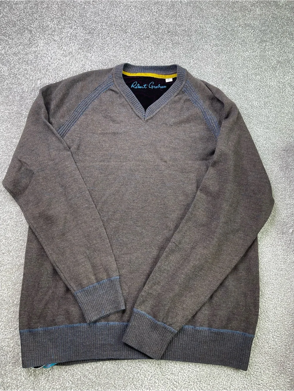 Robert Graham Men's Large Brown V-Neck Wool Sweater